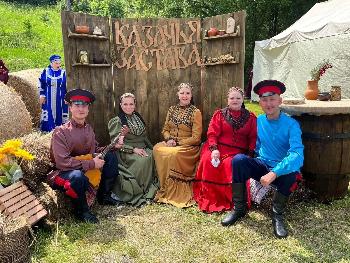 Ансамбль казачьей песни «Донская вольница» достойно представил Семилукский район на XI Межрегиональном фестивале традиционной казачьей культуры «Казачья застава-2024» Ансамбль казачьей песни «Донская вольница» достойно представил Семилукский район на XI Межрегиональном фестивале традиционной казачьей культуры «Казачья застава-2024»