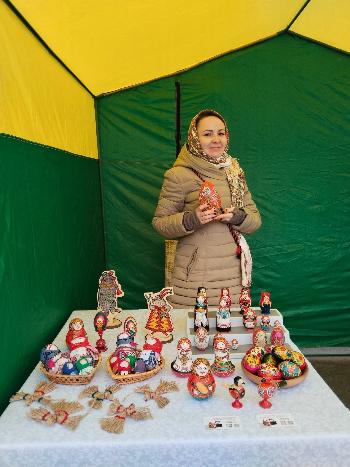 Приняли участие в выставке-ярмарке в рамках "Культурных дней Дымковской игрушки" Приняли участие в выставке-ярмарке в рамках "Культурных дней Дымковской игрушки"