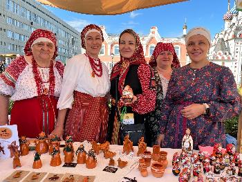 Народный мастер Воронежской области Афанасенко Евгения Николаевна приняла участие в IX Всероссийском фестивале народных мастеров и художников «Палитра ремесел», который проходил в г. Саратов Народный мастер Воронежской области Афанасенко Евгения Николаевна приняла участие в IX Всероссийском фестивале народных мастеров и художников «Палитра ремесел», который проходил в г. Саратов