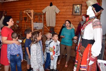 Экскурсия в музейную комнату русского быта "Изба"