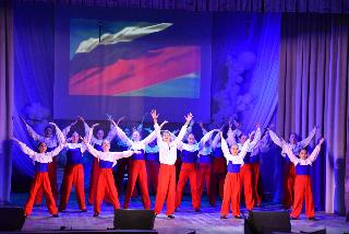 Праздничный концерт, посвящённый Дню Государственного флага РФ.